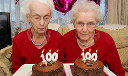 As irms gmeas comemorar seu aniversrio 100 e revelam segredo de uma vida longa