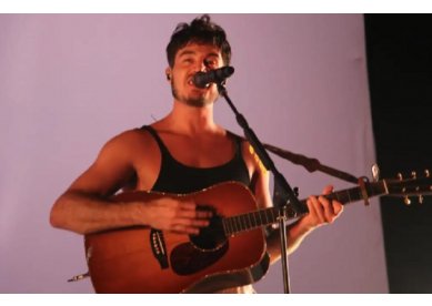 Tiago Iorc faz show em BH trazendo sucessos marcantes da sua carreira